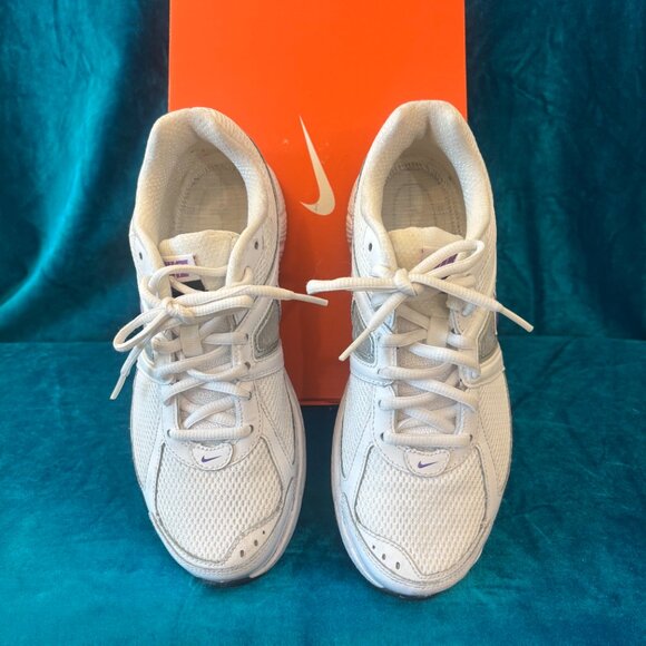 Womens Nike Dart 9 athletic shoes SZ 8.5 - White with bright violet snd silver - Picture 2 of 7